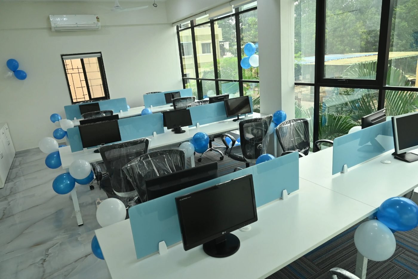 Open workspace floor